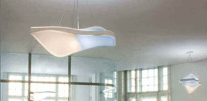 Tageslichtleuchten - keine Chance für trübe Stimmung - moderne Pendelleuchten im Raum mit natürlichem Licht.