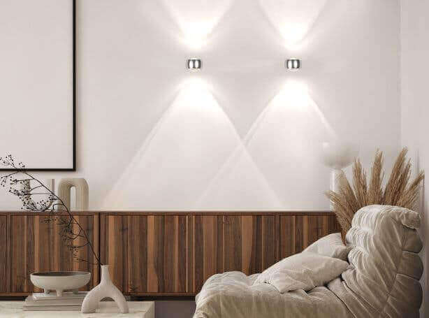 Indirekte Wandbeleuchtung mit sanftem Licht in modernem Wohnzimmer, inspirierend für designbewusste Raumgestaltung.