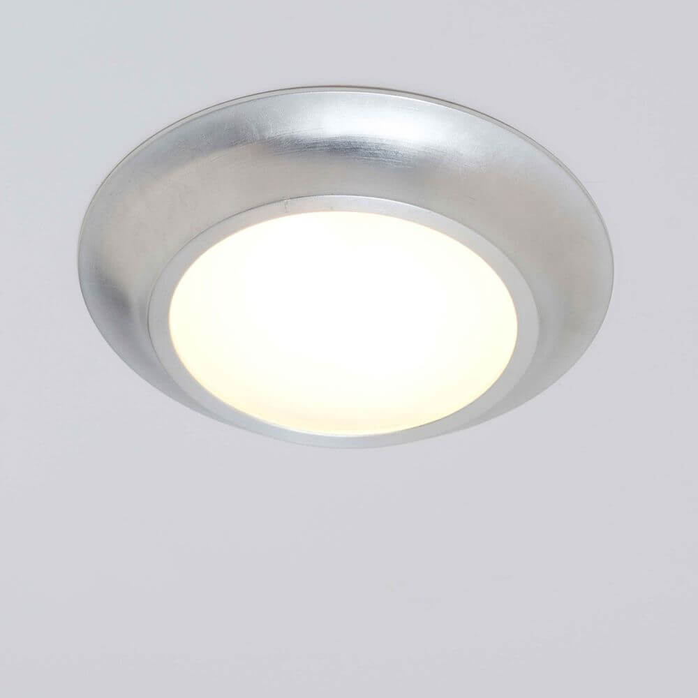 Wandleuchte 2-flammig Spettacolo Keramik Silber mit silberner Oberfläche und runder Lichtquelle.