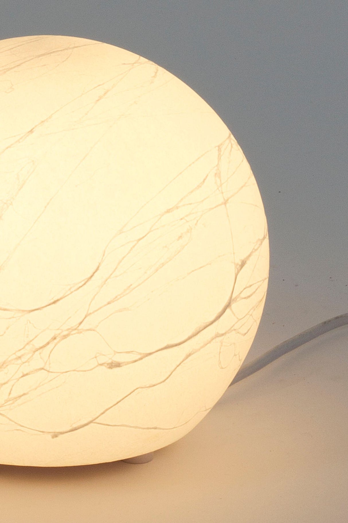 Lampada da tavolo Moon Piccolo in plastica, rotonda, Ø 20 cm, bianca