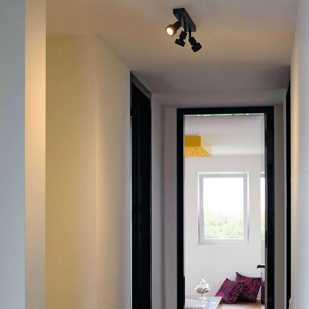 Puri 3 Deckenleuchte Schwarz 3xGU10 max. 3x50W mit Decoring im modernen Flur.