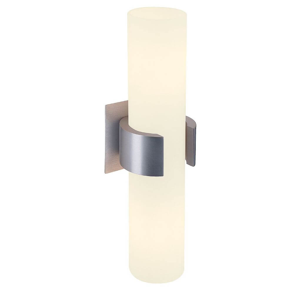 DENA II Wandleuchte alu brushed Glas teilsatiniert 2xE14 max. 40W an der Wand montiert mit satiniertem Glaszylinder.