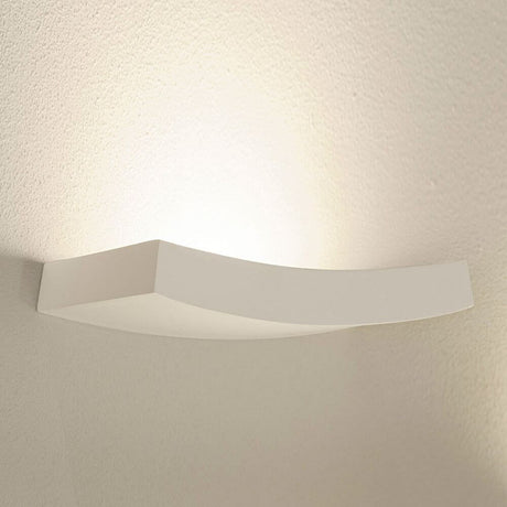 Wall light GL 102 Curve white plaster mounted on the wall, minimalist design with gentle illumination.