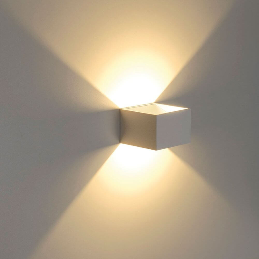LOGS IN Wandleuchte eckig weiß 5W LED 3000K mit warmweißem Licht.