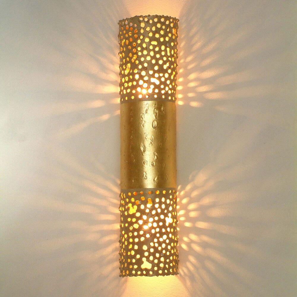 Wandleuchte 2-flammig Amazone Eisen Gold mit einzigartigem Design und goldener Oberfläche.