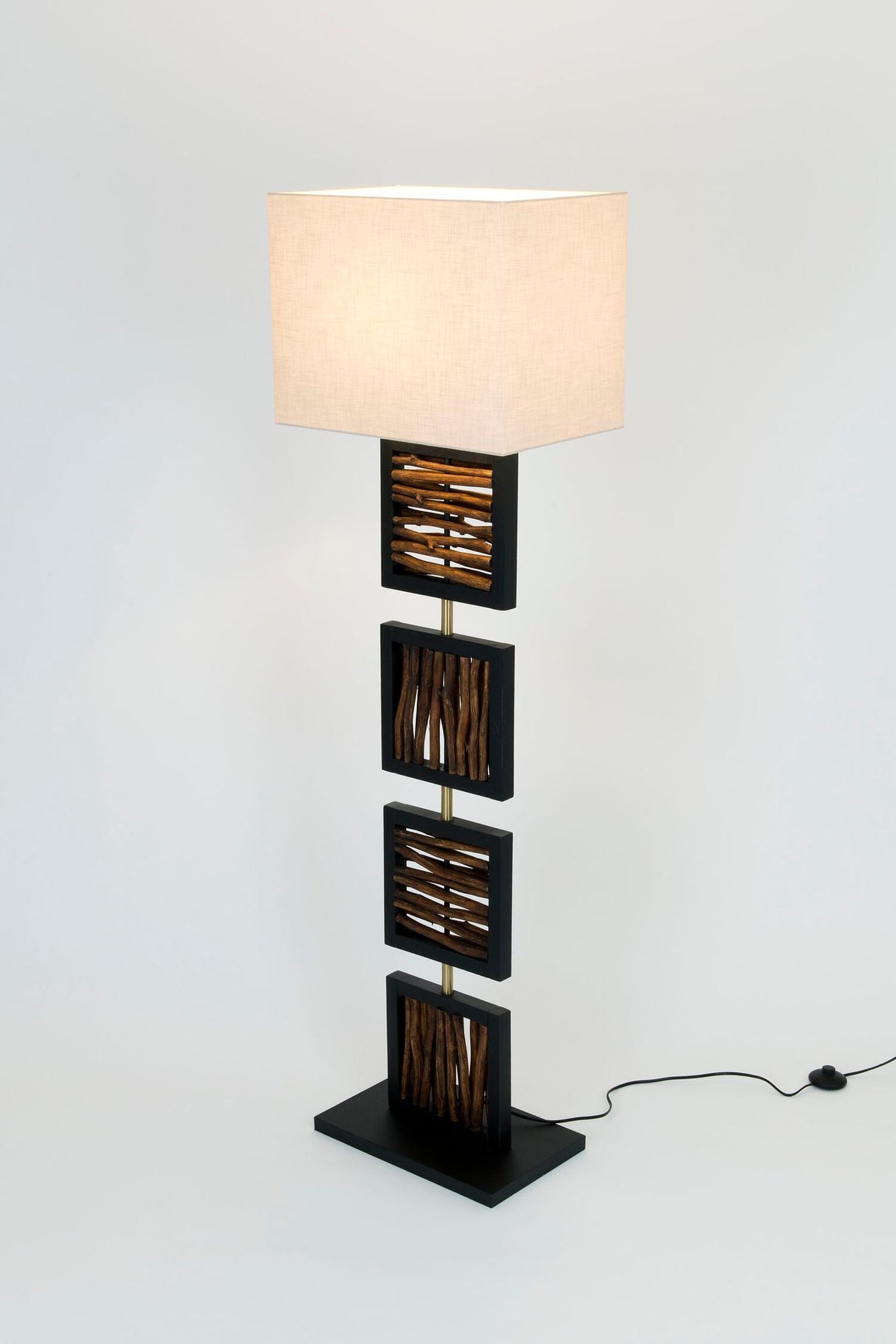 Gulvlampe Vulcano i træ med rektangulær skærm 160 cm