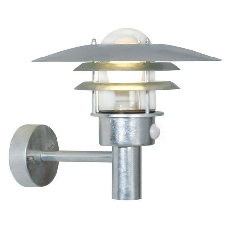 LØnstrup 32 applique da esterno con sensore in zinco con sensore di movimento e design moderno in acciaio zincato.