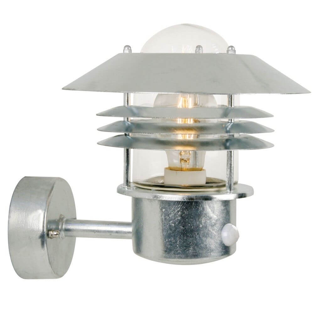 Vejers Sensor Außen-Wandleuchte Zink mit klassischem Design und integriertem Bewegungssensor für Außenbereiche.