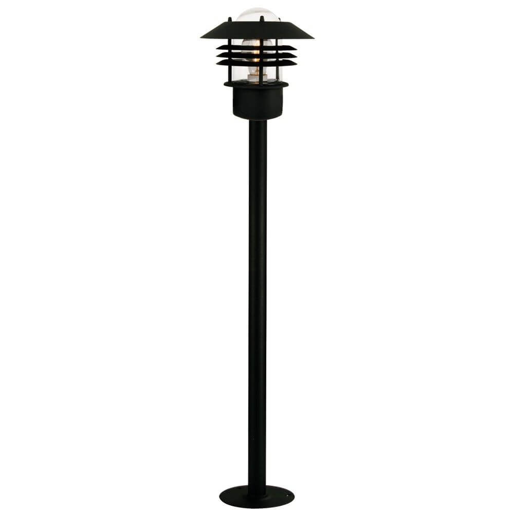 Vejers Außen-Stehleuchte Schwarz im klassischen Design, ideal für Garten und Gehwege.