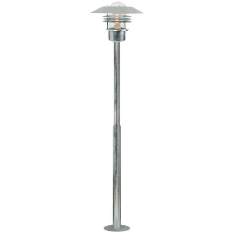 Lampada da terra da esterno Vejers 2M in zinco, classica lampada da giardino dal design semplice per vialetti e terrazze.