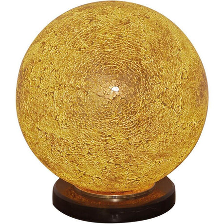 Tischleuchte Narziso Glasmosaik Amber mit goldenem, strukturiertem Glasmosaik und elegantem Sockel.