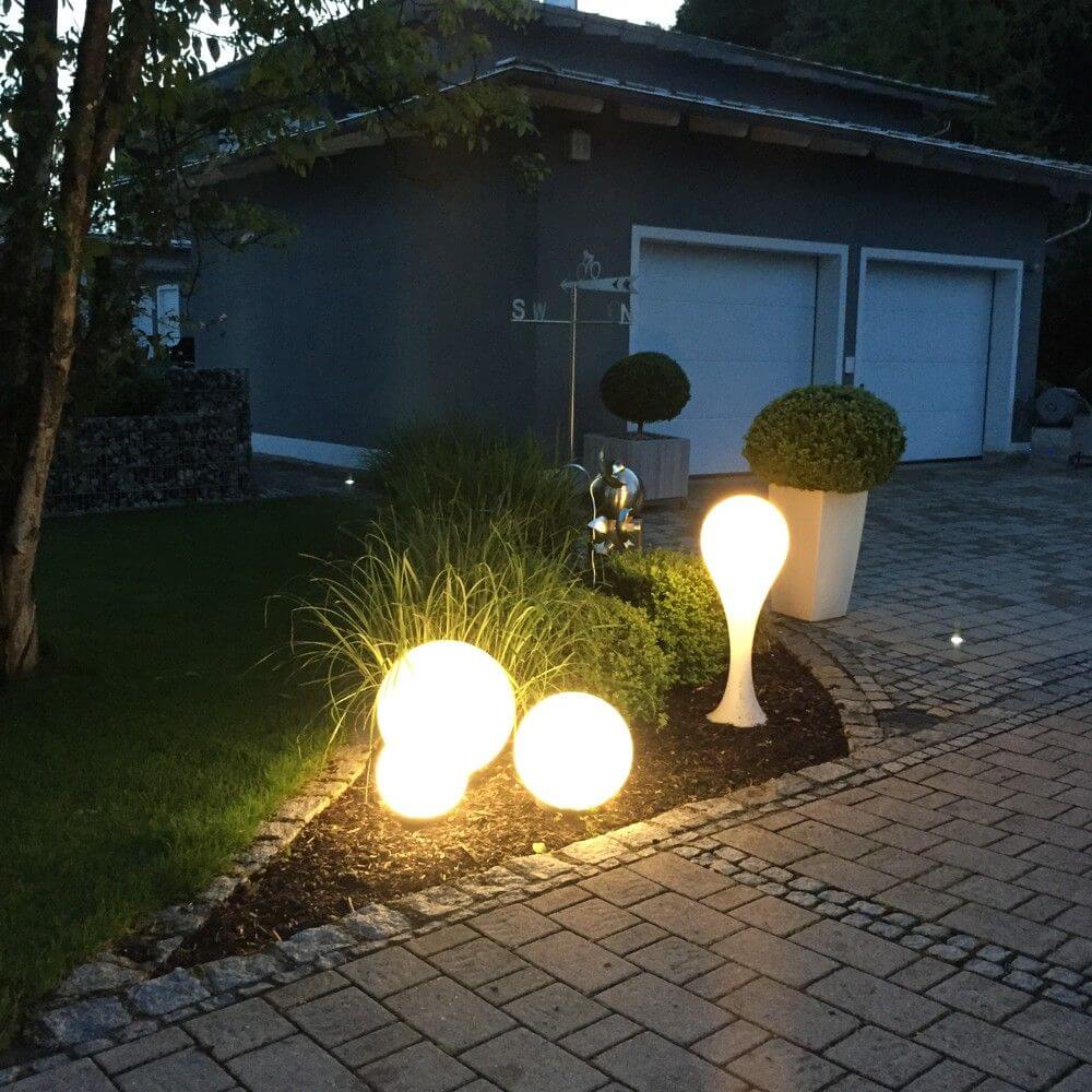 Drop-4L Outdoor Stehleuchte 100cm IP44 Liquid-Light Weiß im Garten mit zeitgenössischem Design