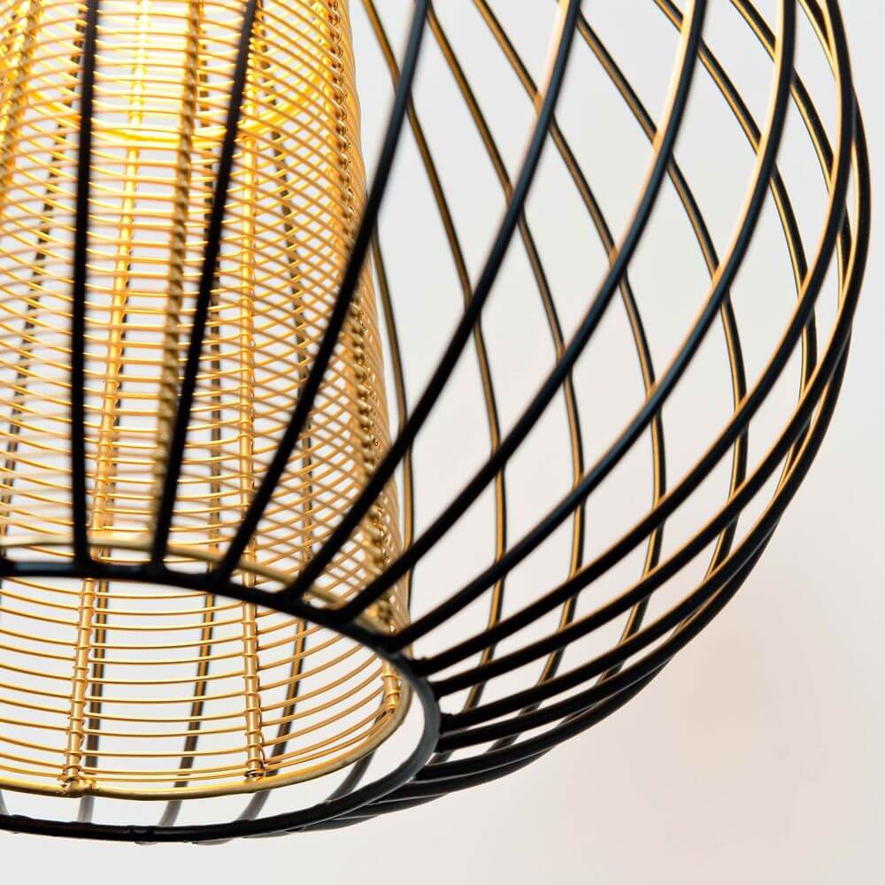 Pendelleuchte Capello Eisen Schwarz-Gold mit einem einzigartigen, eleganten Drahtdesign in Schwarz und Gold.