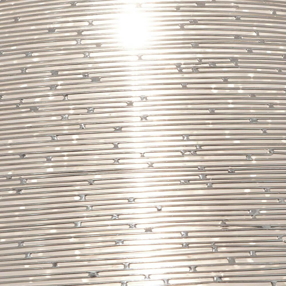 Detailansicht der Pendelleuchte Colibri Stahldraht Vernickelt Silber mit glänzender Oberfläche.