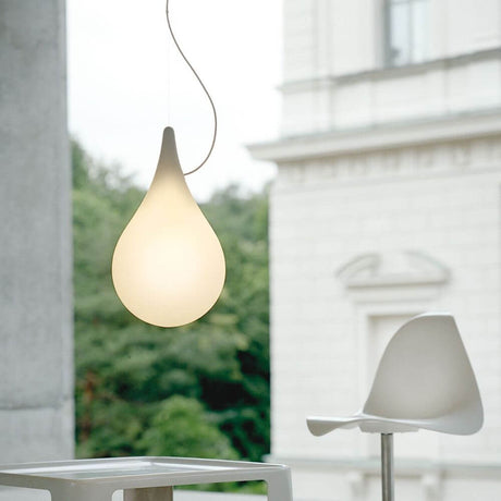 Lampada a sospensione Drop-2S Ø 27 cm Liquid-Light bianca dal design moderno, diffonde una luce calda, sospesa senza peso nell’aria.