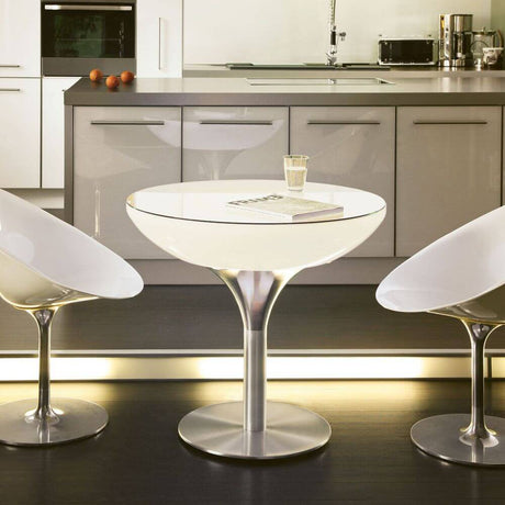 Moree Lounge Table Tisch 75cm w nowoczesnym otoczeniu kuchennym z eleganckimi krzesłami.