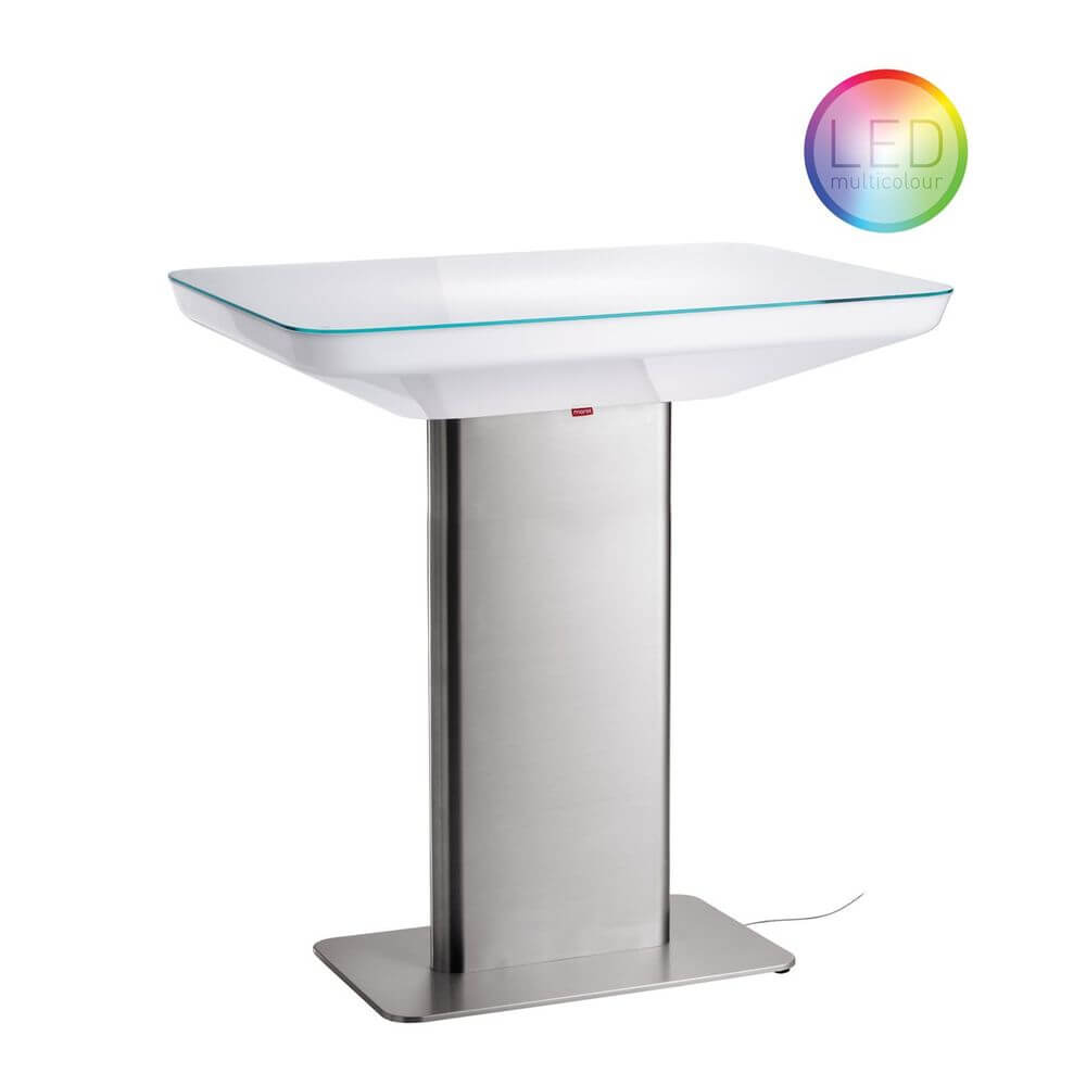 Moree Studio 105 LED Couchtisch Pro mit multicolor LED-Beleuchtung und transparentem Kabel.