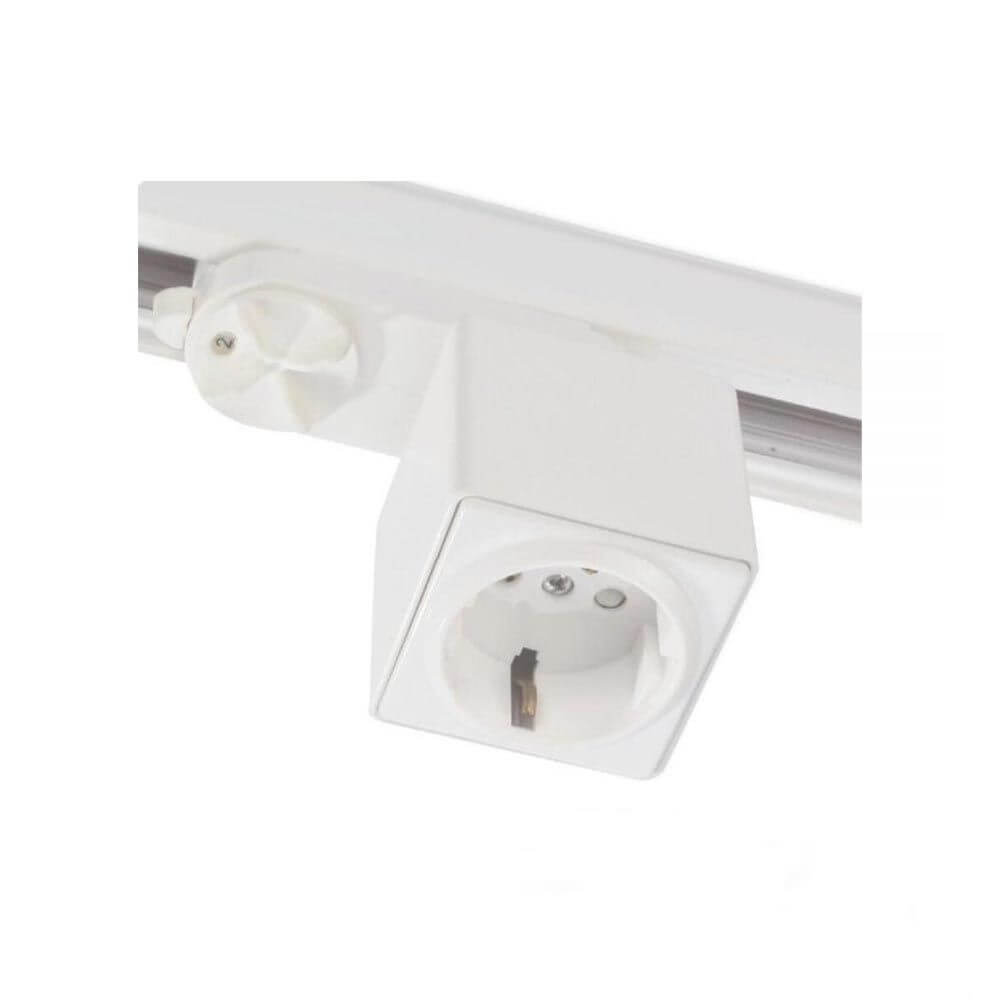 3-Phasen Steckdose mit Adapter mit Schutzkontaktstecker Weiß an Stromschiene installiert