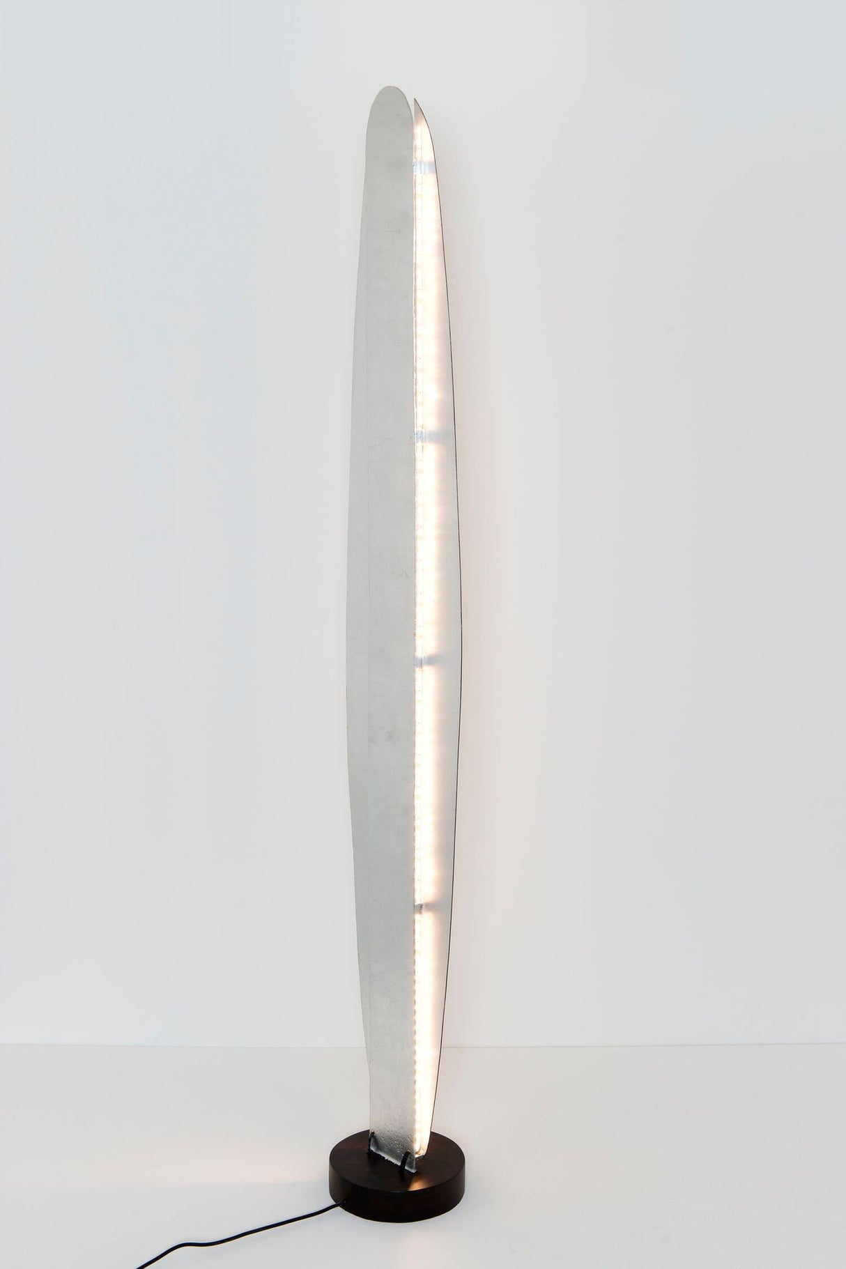 LED-gulvlampe Simbolo hamret 173 cm sølv