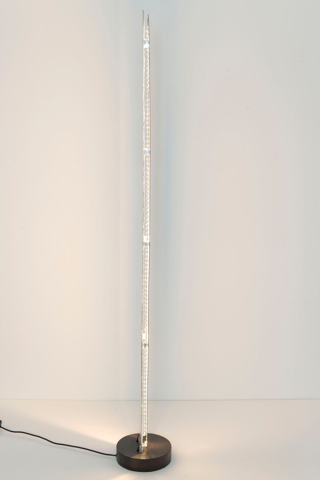 LED-gulvlampe Simbolo hamret 173 cm sølv