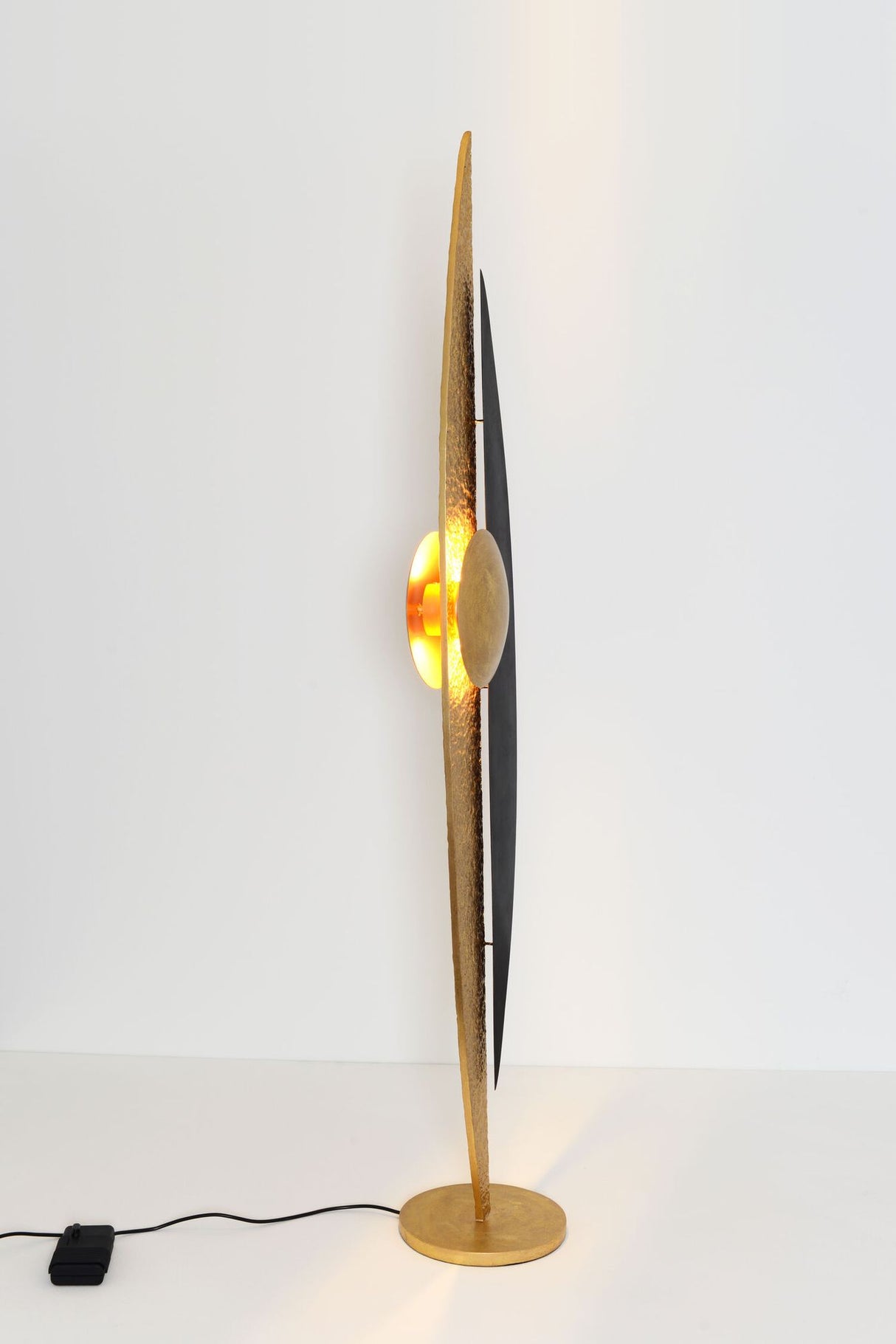 LED-Lampada da terra La Presa a 4 luci dimmerabile con schermatura