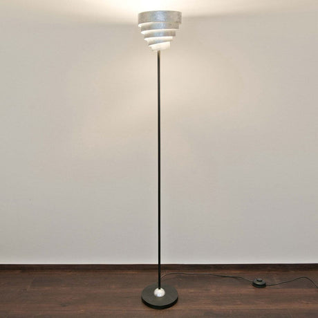 Lampada da terra Banderole in ferro nero-argento, moderna lampada da terra in ferro con design raffinato e illuminazione a basso consumo energetico.