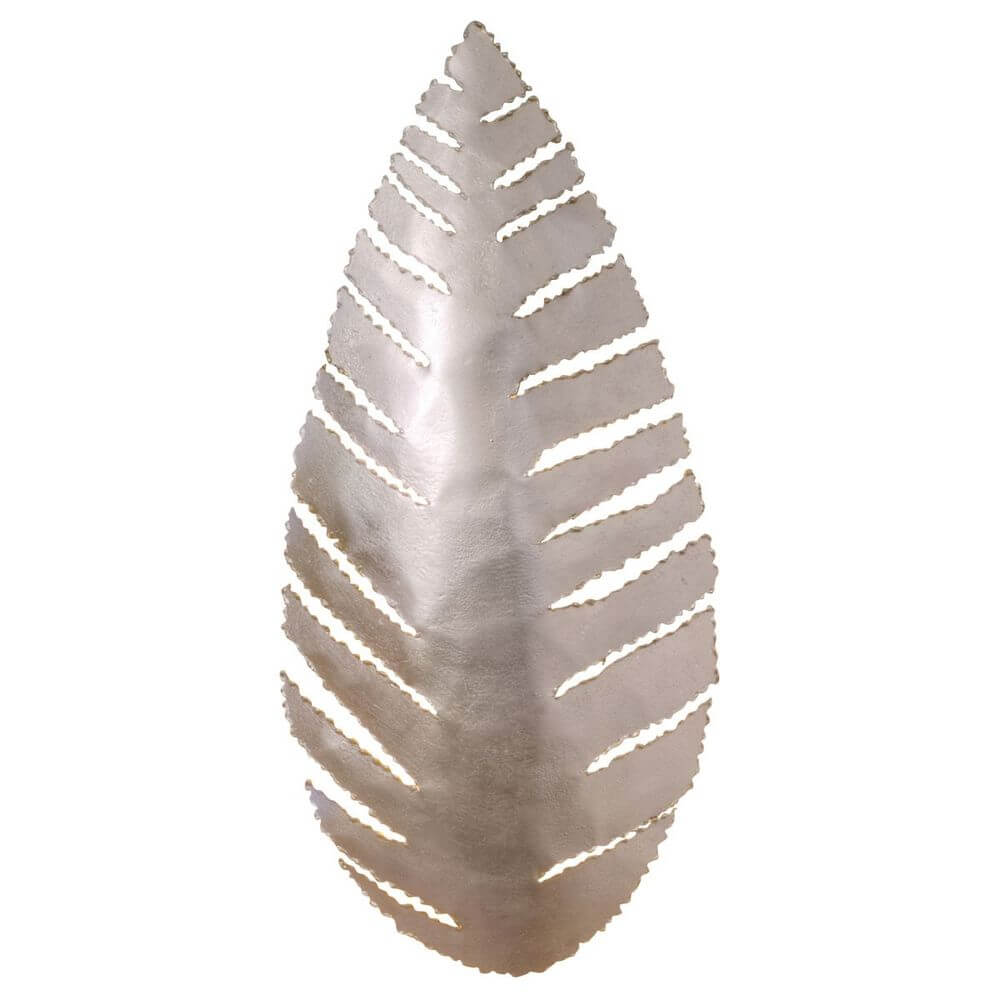 Dekoratives Blatt aus silberfarbenem Metall, ideal für modern gestaltete Innenräume.