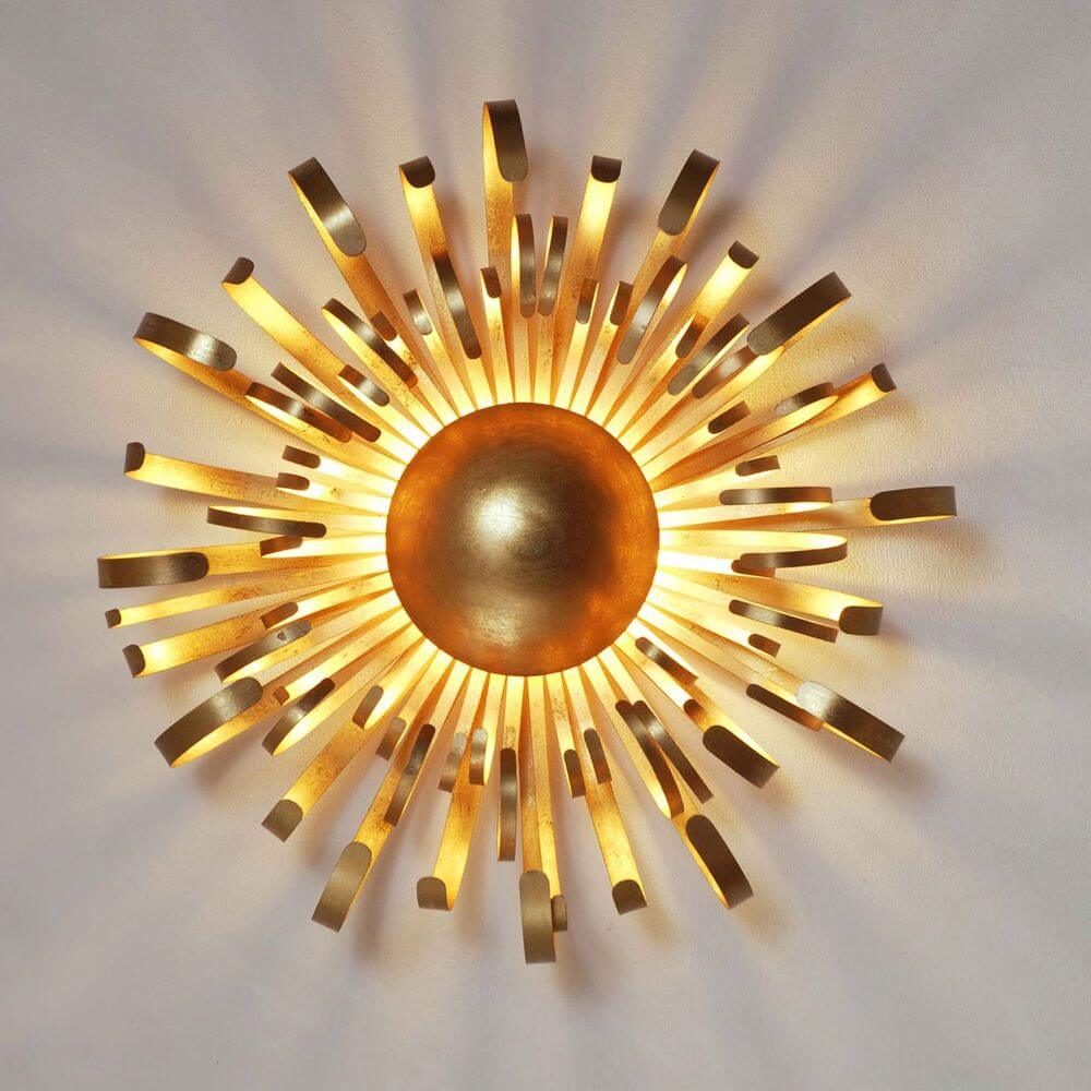 Wandleuchte 2-flammig Alessia Eisen Gold in stilvollem Sonnendesign mit goldenen Akzenten und warmem Licht.