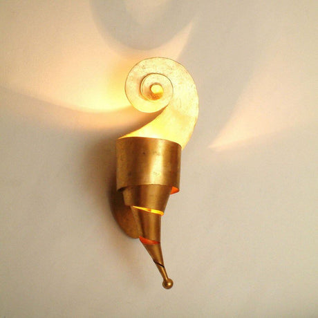 Applique Innovazione destra ferro oro, elegante lampada da parete dorata con design a spirale.
