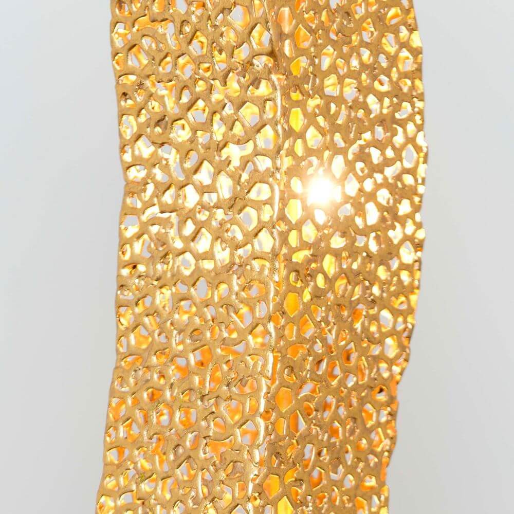 Stehleuchte 7-flammig Odissea Eisen Gold-Braun-Schwarz mit goldenem Design und Lichtreflexionen.