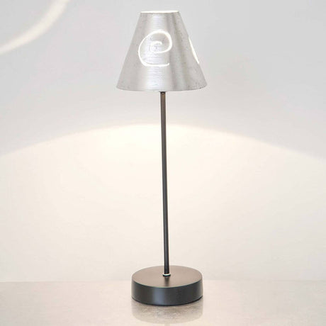 Bordlampe Piccola Schermo jern sort-sølv med moderne design og sølv lampeskærm.