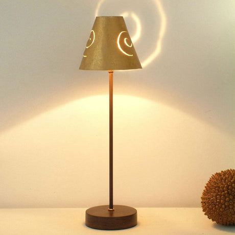 Bordlampe Piccola Schermo jern brun-sort-guld med et moderne design og varmt lys.