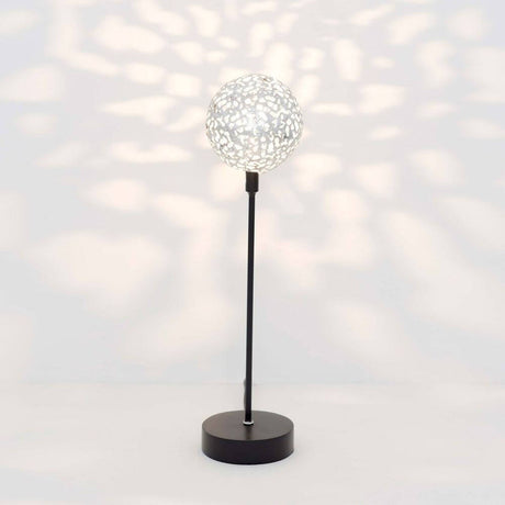Tischleuchte Sfera Grande Eisen Schwarz-Silber mit kugelförmigem Schirm und modernem Lichtakzent