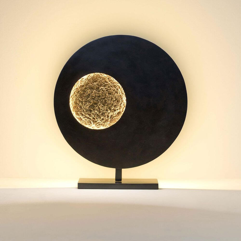 Tischleuchte Luna Rund Eisen Braun-Schwarz-Gold mit einzigartigem Design und warmem Licht.