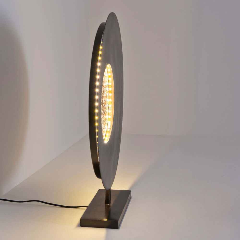 Tischleuchte Luna Rund Eisen Braun-Schwarz-Gold in modernem Design mit warmem Licht.