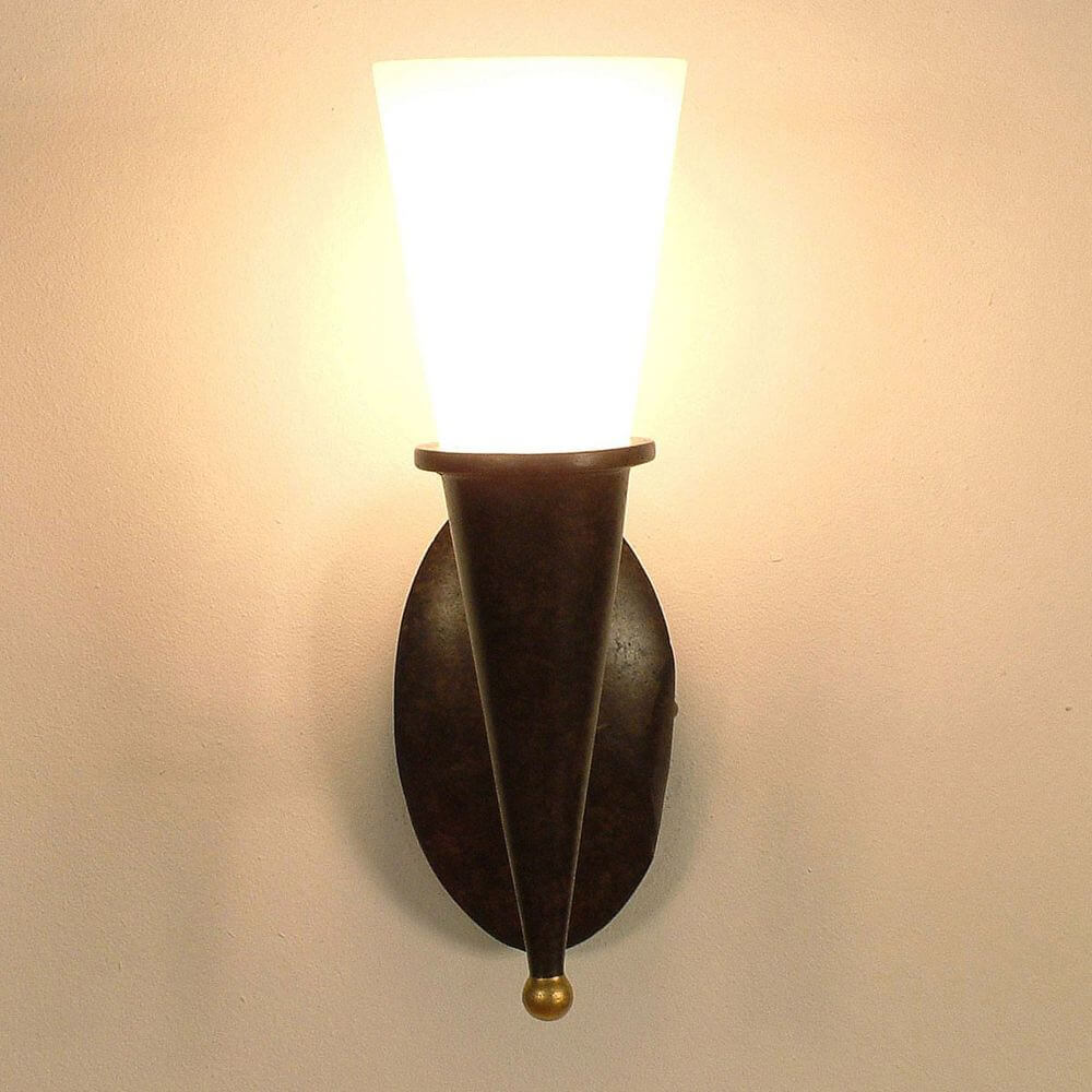 Wandleuchte Torcia Cono Eisen-Glas Braun-Schwarz-Gold mit stilvollem Lichtdesign und eleganter Form.