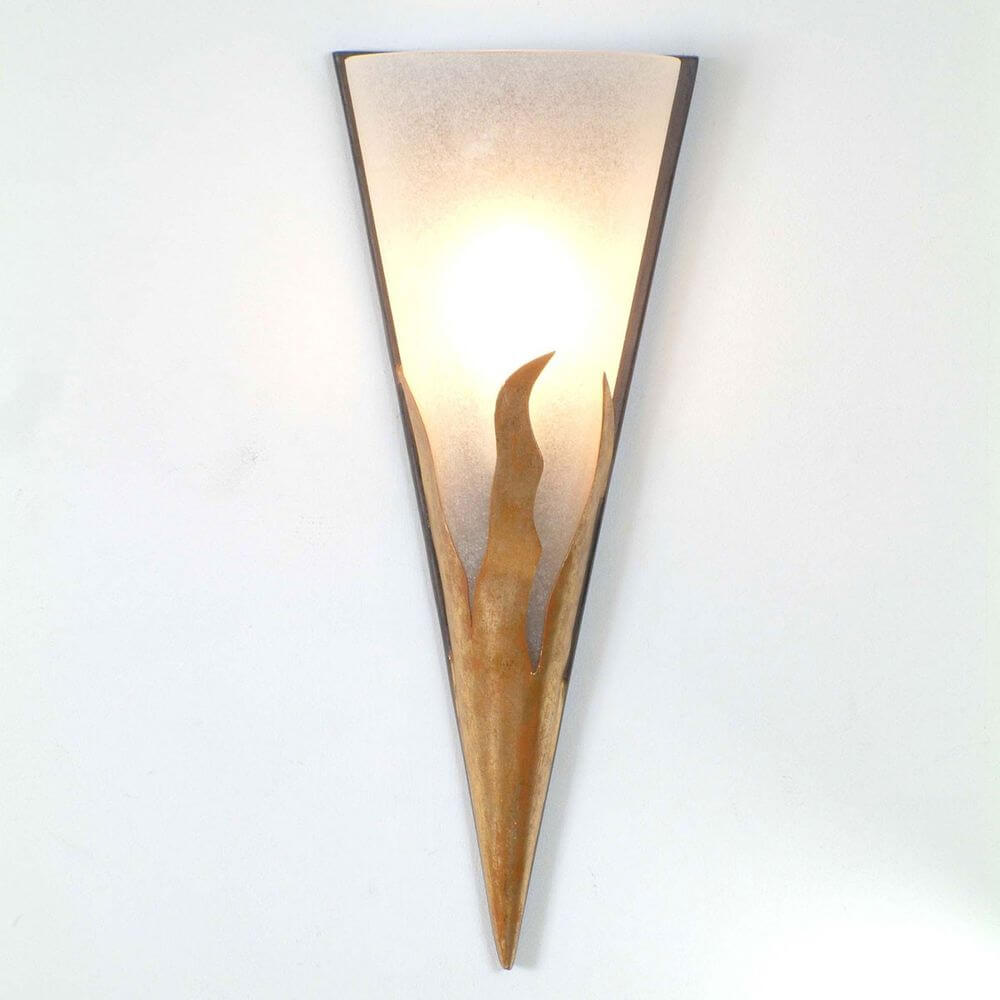 Wandleuchte Luce Eisen-Glas Braun-Schwarz-Gold an der Wand montiert mit eleganter Form.