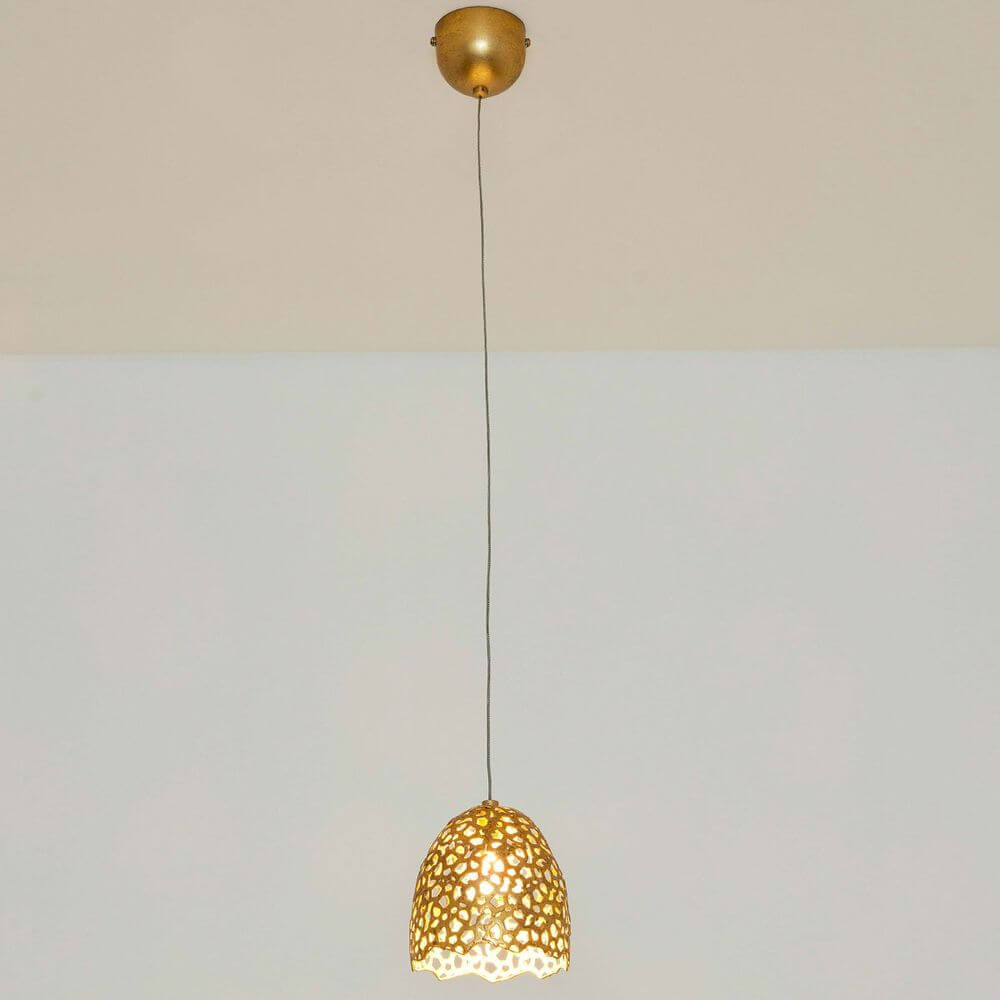 Pendelleuchte Lily Piccolo Eisen Gold in Goldfarbe mit filigranem Design, ideal für moderne Räume.