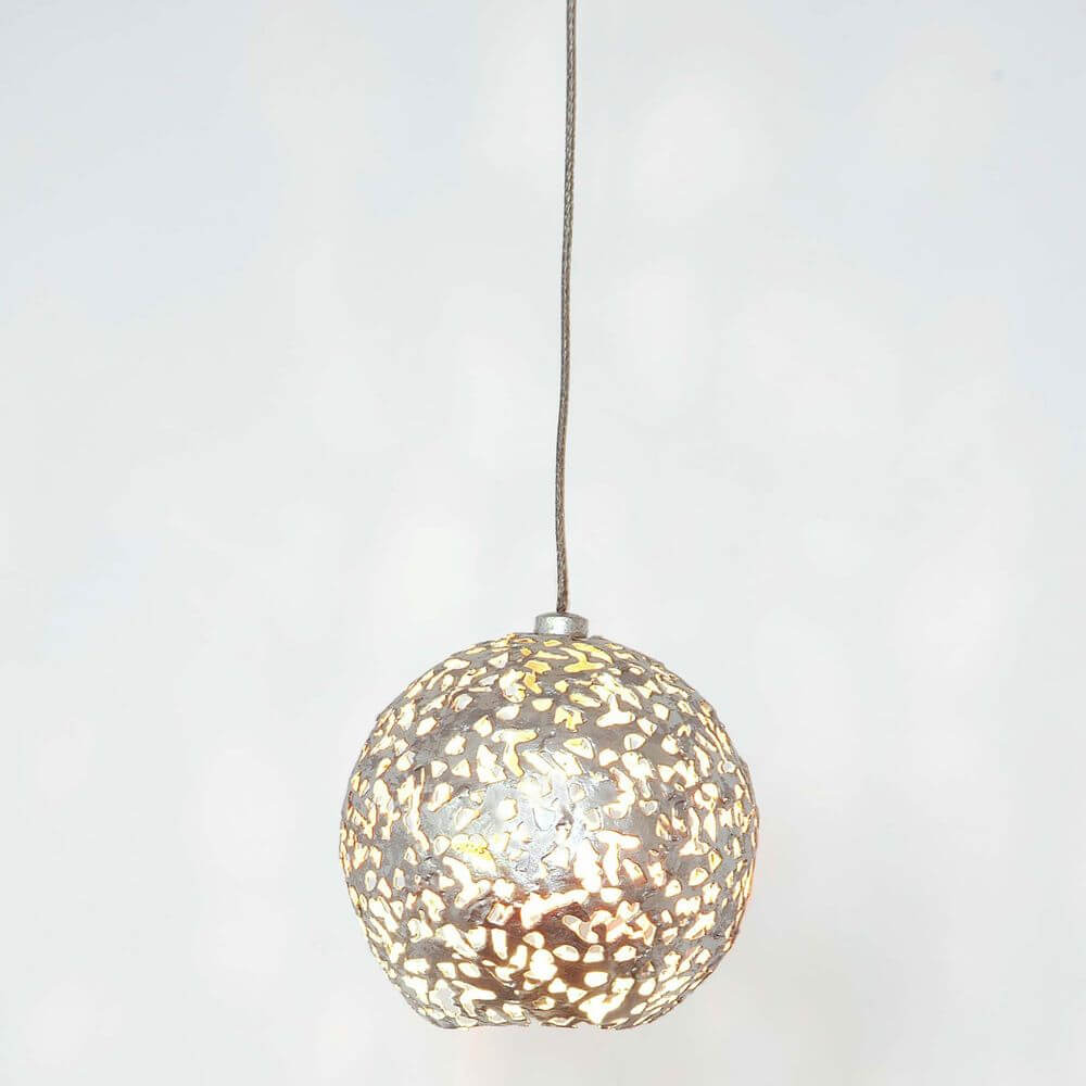 Pendelleuchte Cappuccino Eisen Silber in einer modernen und eleganten Form mit filigranem Design.