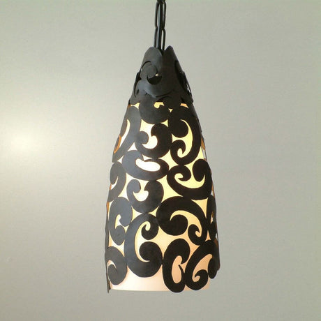 Lampa wisząca Ondulata żelazo brązowo-czarna o eleganckim, falistym designie i ciepłym świetle.