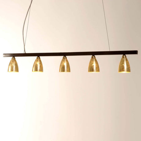 Lampa wisząca 5-punktowa Alice Trave Glass Gold ze złotymi szklanymi lampami, które emitują ciepłe światło.