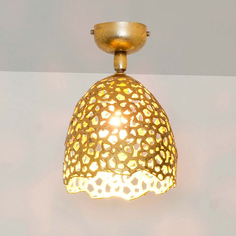 Deckenleuchte Girevole Eisen Gold mit goldener, filigraner Lichtkuppel. Elegante Beleuchtung für jeden Raum.