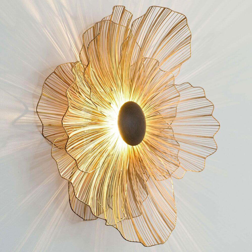 Wandleuchte Tremolo in Goldfarben, Ø 77cm, elegantes Design aus Eisendraht für stilvolle Beleuchtung.