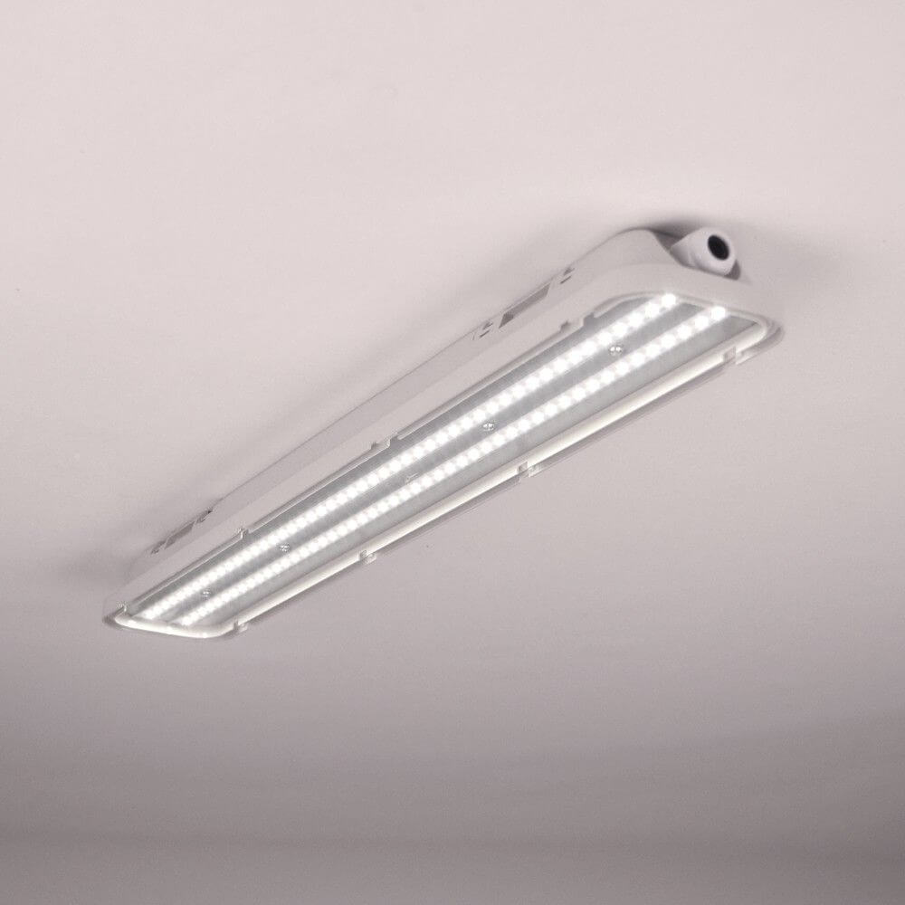 LED Wannenleuchte 2100lm, IP65, staubdicht, ideal für feuchte Umgebungen, robustes Design, neutralweißes Licht.