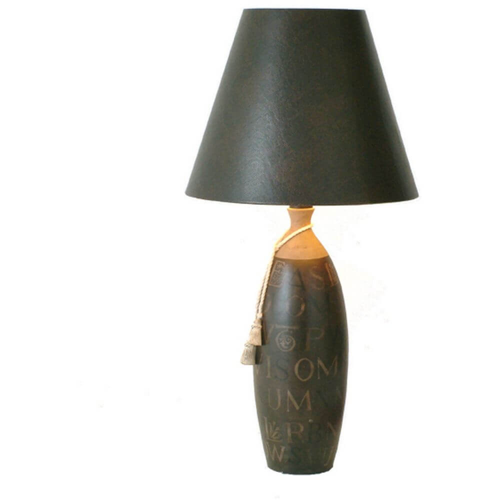 Tischleuchte Carattere Alta aus Keramik in schwarz-braun-sand mit modernem Lampenschirm.