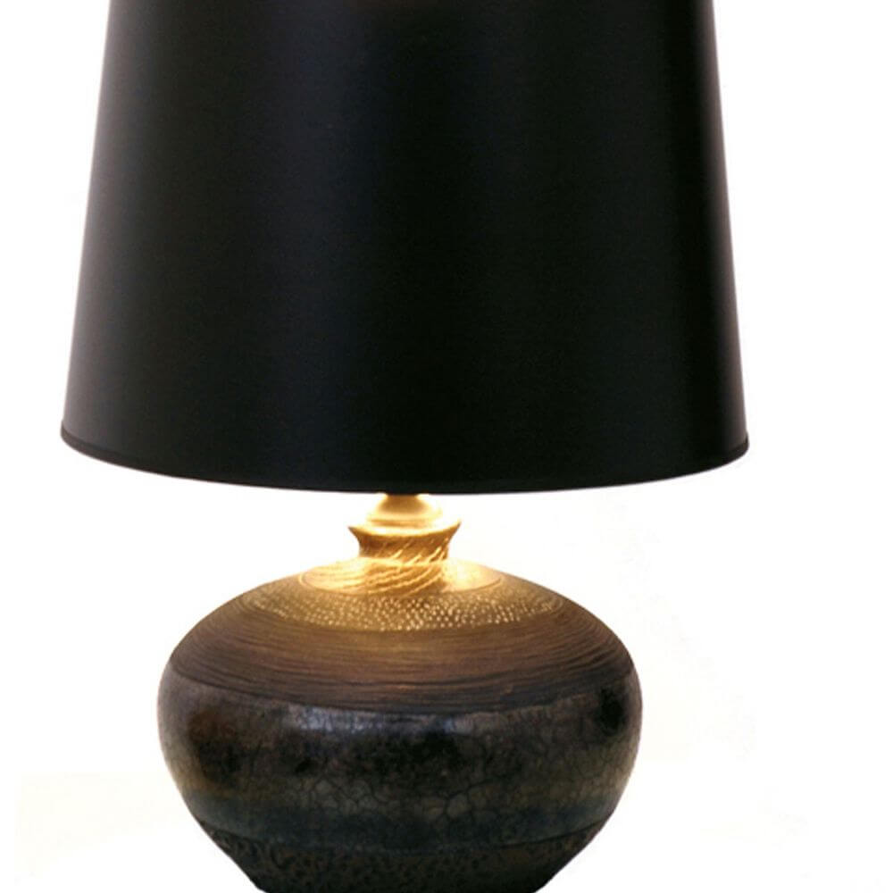 Tischleuchte Melissa aus Keramik in Schwarz, Grau und Silber mit elegantem Lampenschirm.