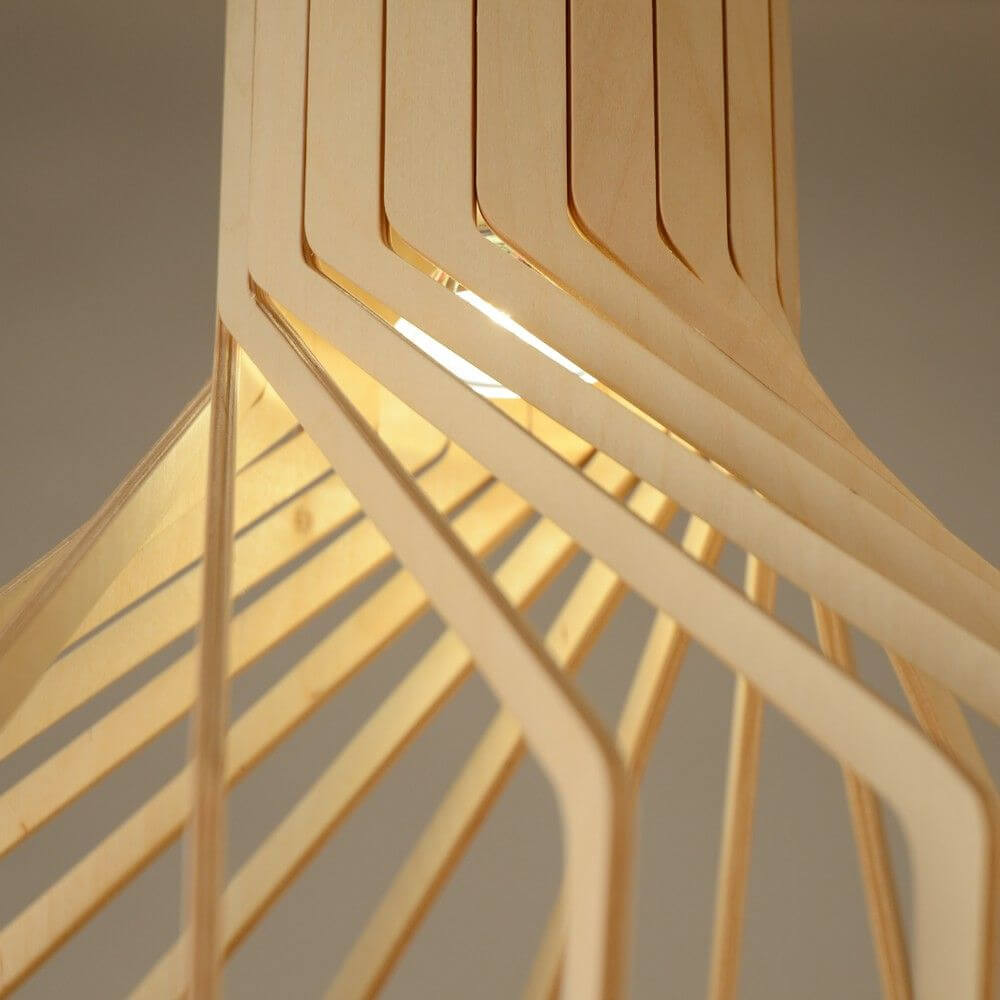 Woody Holz Pendelleuchte Ø 38cm Buche mit filigranem Design und natürlicher Holzoberfläche.