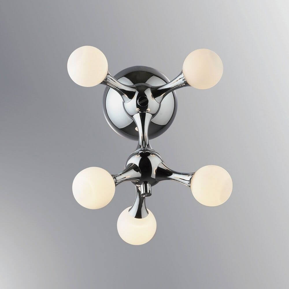 Nodi Wandleuchte mit 5 Kugelgläser Chrom in modernem Design aus verchromtem Metall.