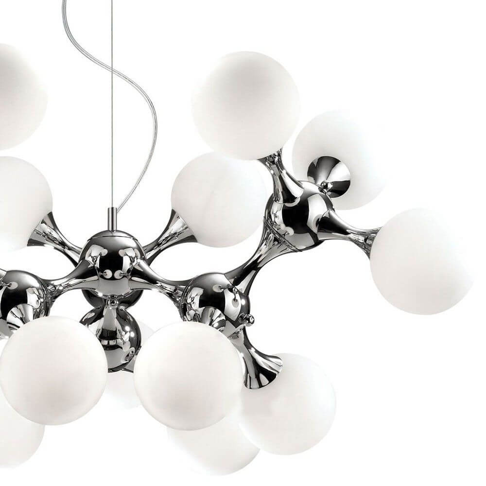 Nodi Pendelleuchte mit 15 Kugelgläsern aus Chrom, modernes Design für stilvolle Beleuchtung.
