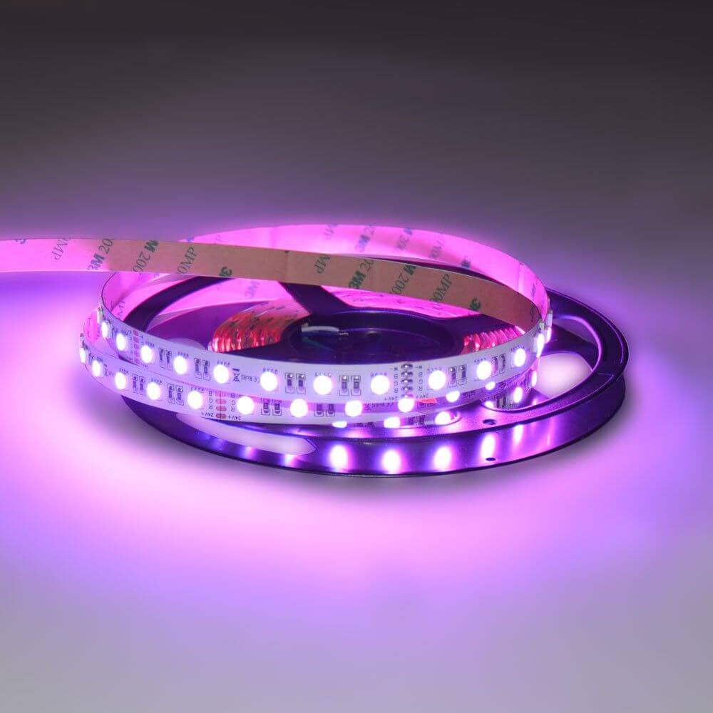 LED-Strip SMD 5050 in lila mit 3M Klebeband, für einfache Montage und anpassbare RGBW-Farben, 5m, IP20.